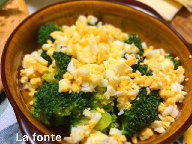 アンティパスト　ブロッコリーとホワイトアスパラのアンチョビバター　ミモザ風