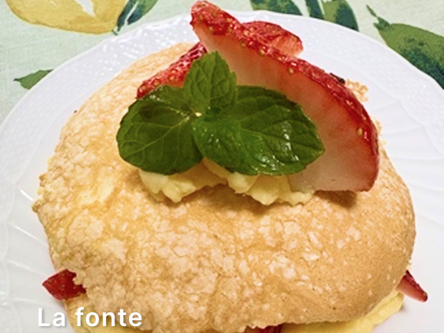 ドルチェ　イチゴとカスタードクリームのズコッティーノ